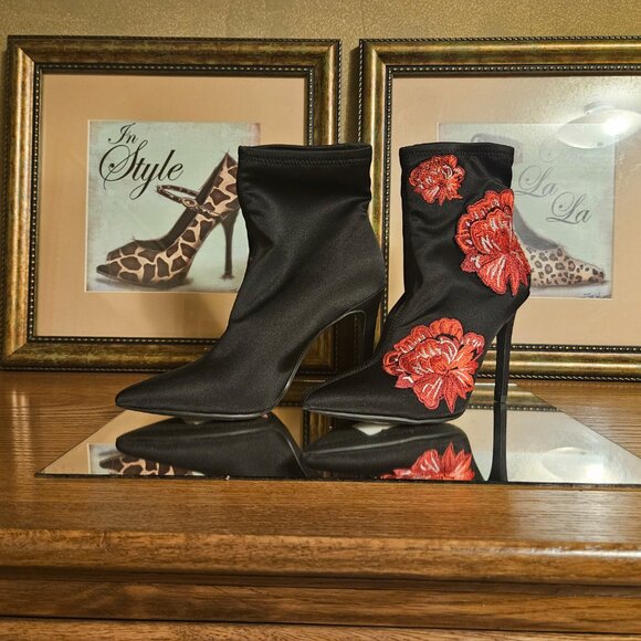 Jessica Simpson Black Pelenna Satin Floral Applique Stretch Bootie - 6M - Picture 4 of 6
